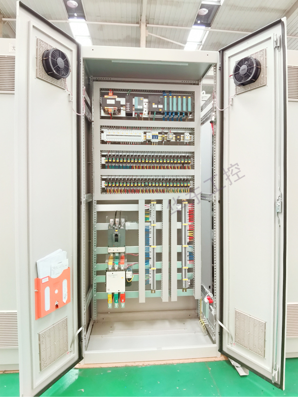 PLC內(nèi)部細節(jié)展示